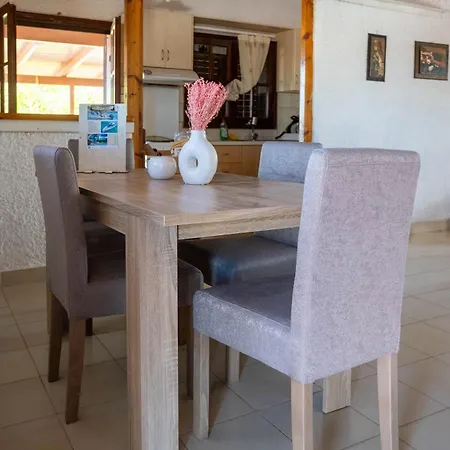 Seaside Retreat For Families And Pets * Messíni