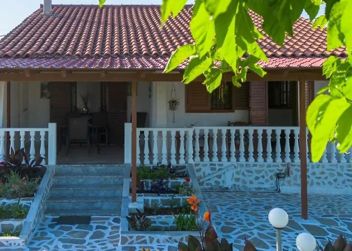 Seaside Retreat For Families And Pets Vakantiehuis Messíni