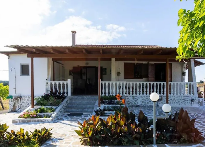 Seaside Retreat For Families And Pets Vakantiehuis Messíni