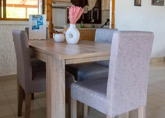 Seaside Retreat For Families And Pets * Messíni